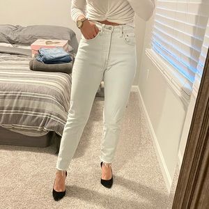 🟡 $25 SALE - Levi’s premium wedgie straight denim jeans size 27